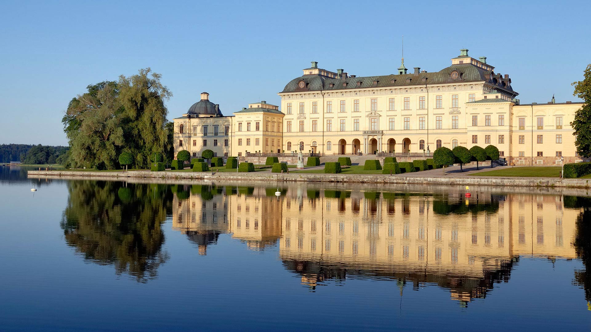 drottningholm-castle-stockholm-sweden-(2).jpg
